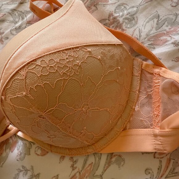 Victoria's Secret Bombshell Bra [34B] - Picture 4 of 4
